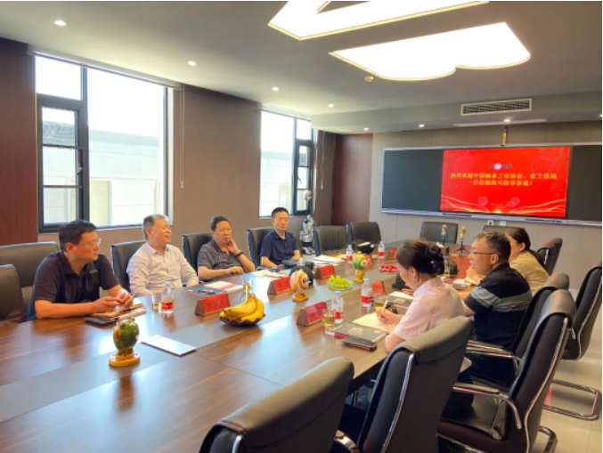 “訪企問需，聚焦發(fā)展”——中國軸協(xié)理事長周宇一行蒞臨鴻元軸承調(diào)研指導工作